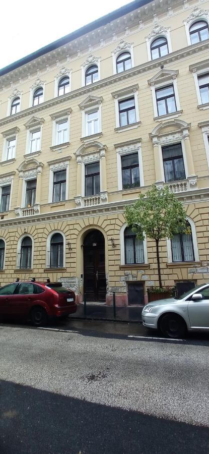 Western Apartman Budapest Exteriör bild