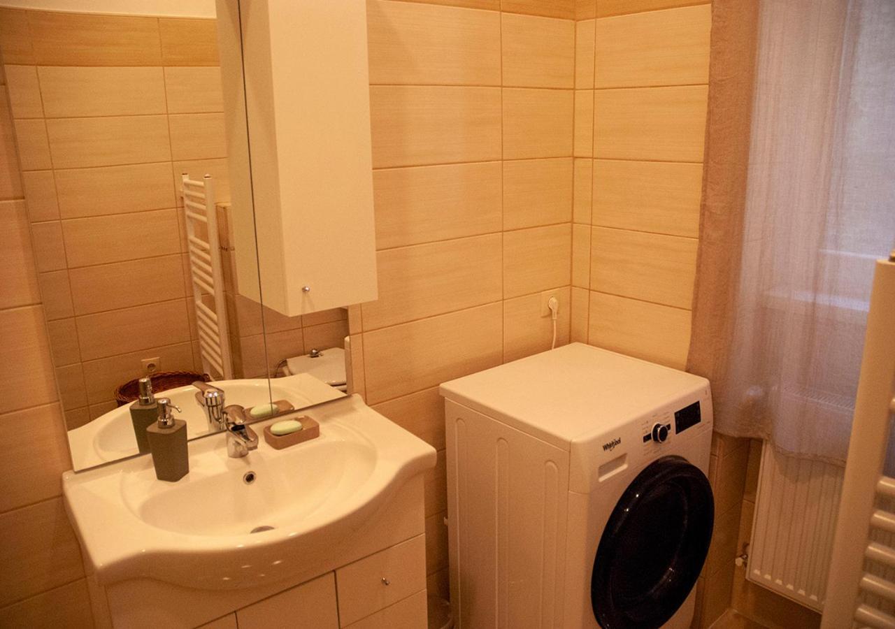 Western Apartman Budapest Exteriör bild